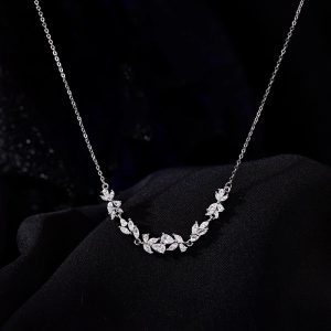 Sterling silver necklace for women, high-end summer style, sparkling diamond clavicle chain, sweet pendant jewelry.