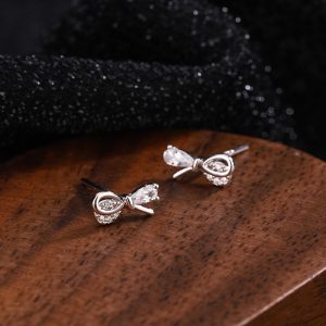 Sterling silver bow earrings for women, fashionable earrings, versatile and elegant sparkling diamond earrings