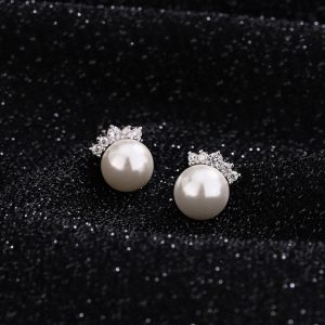 Sweet and stylish pearl stud earrings for women, high-value diamond pav?? earrings, earrings for pierced ears
